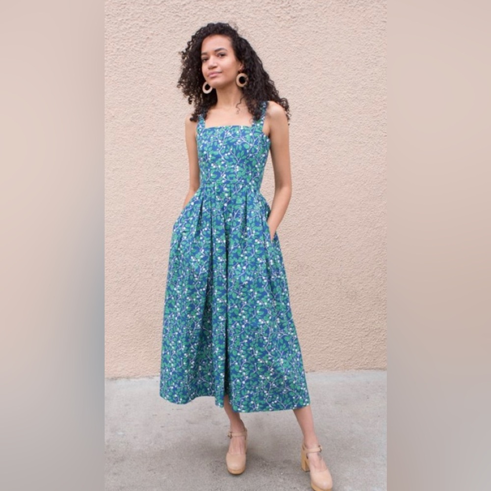 Coco Shop Poof Dress in Dark Blue Vine NWOT Sz Small